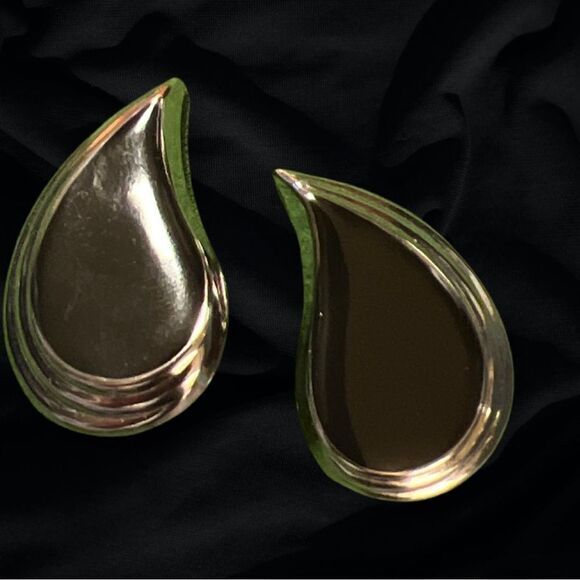 Vintage Stud Silver Teardrop Shape Design With Black Onyx Enamel Earrings - Picture 1 of 5